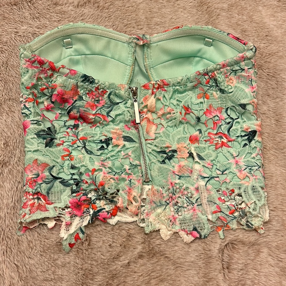 Unique top - Picture 3 of 5